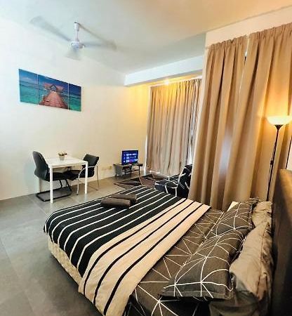 Furr Empire Damansara Studio Free Netflix Wifi เปอตาลิงจายา ภายนอก รูปภาพ